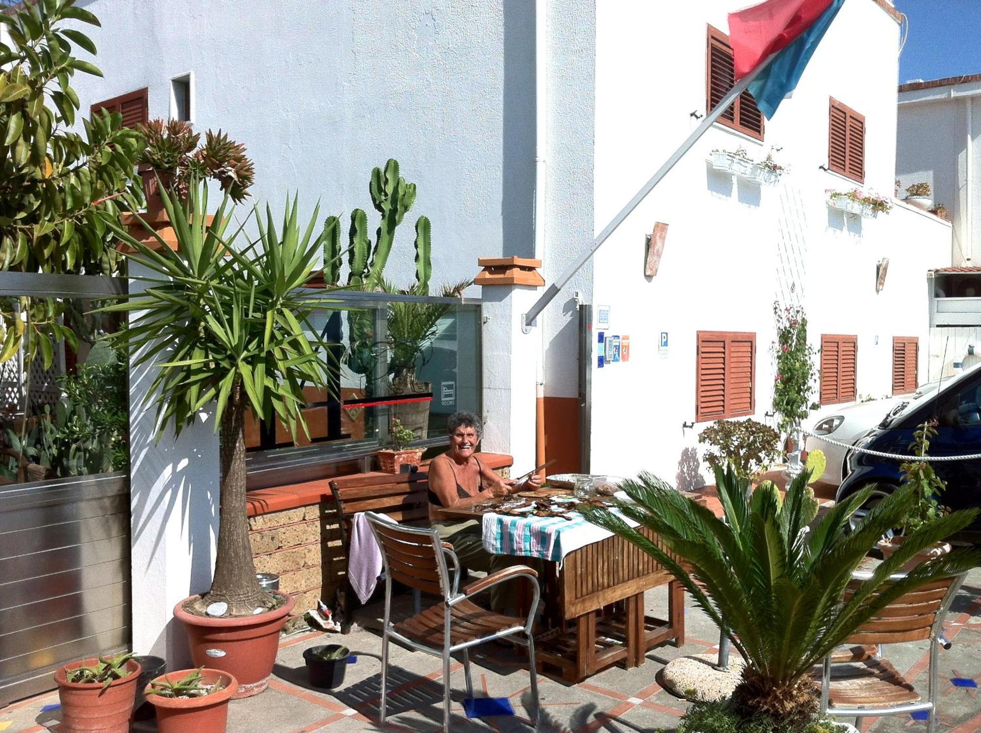 Beach Hotel 14Leoni B&B Salerno Exterior photo