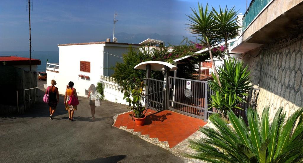 Beach Hotel 14Leoni B&B Salerno Exterior photo