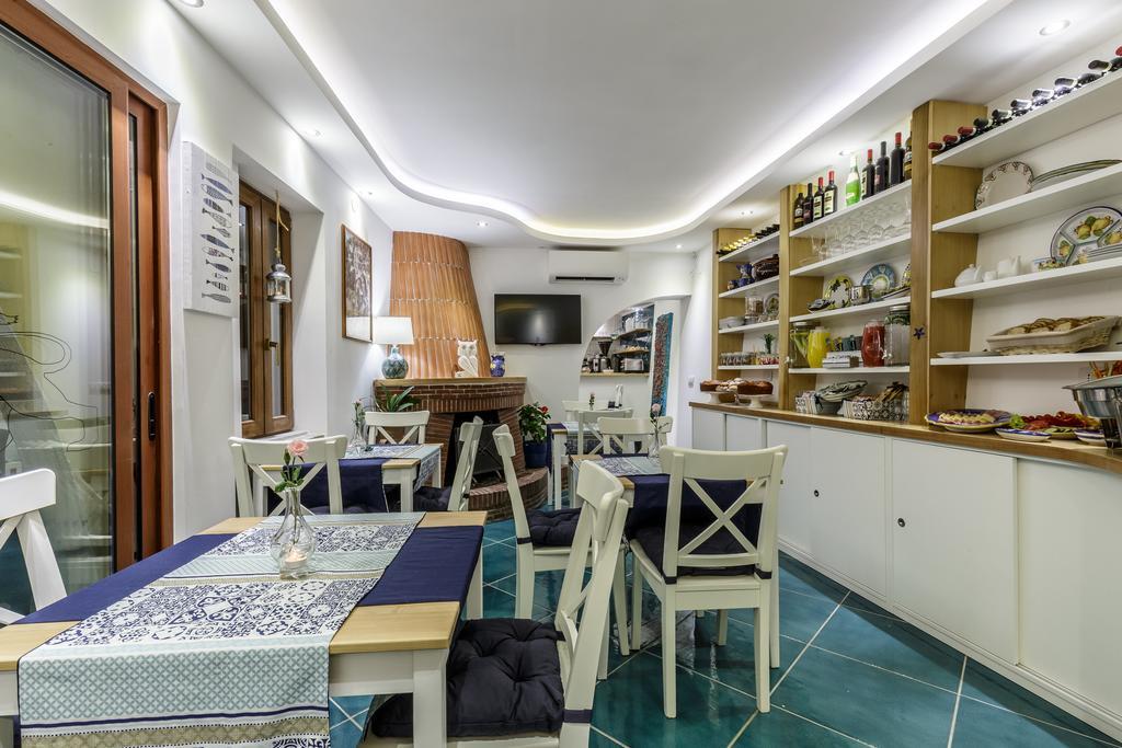 Beach Hotel 14Leoni B&B Salerno Exterior photo