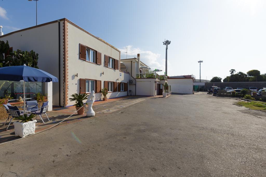 Beach Hotel 14Leoni B&B Salerno Exterior photo