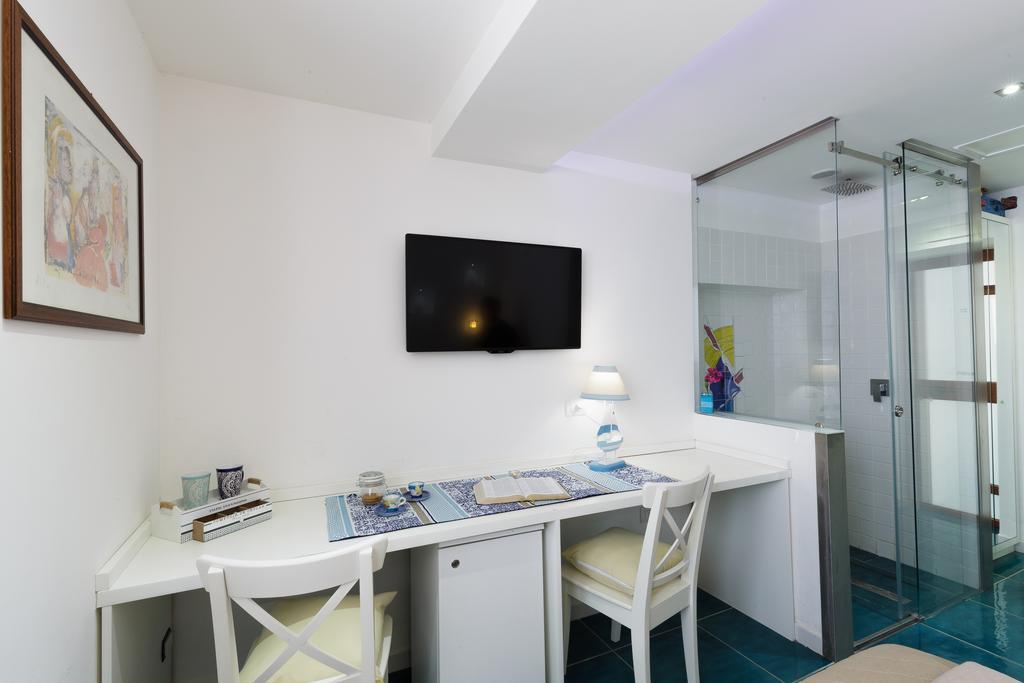 Beach Hotel 14Leoni B&B Salerno Exterior photo