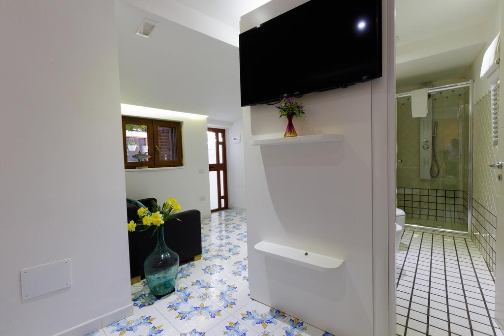 Beach Hotel 14Leoni B&B Salerno Exterior photo