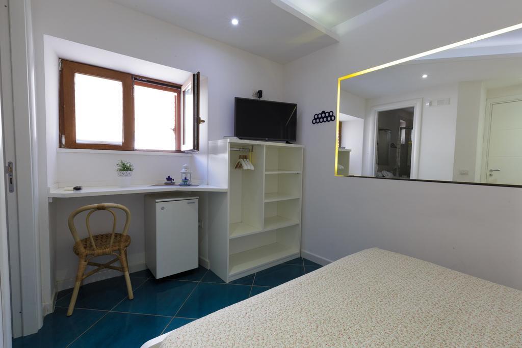 Beach Hotel 14Leoni B&B Salerno Exterior photo