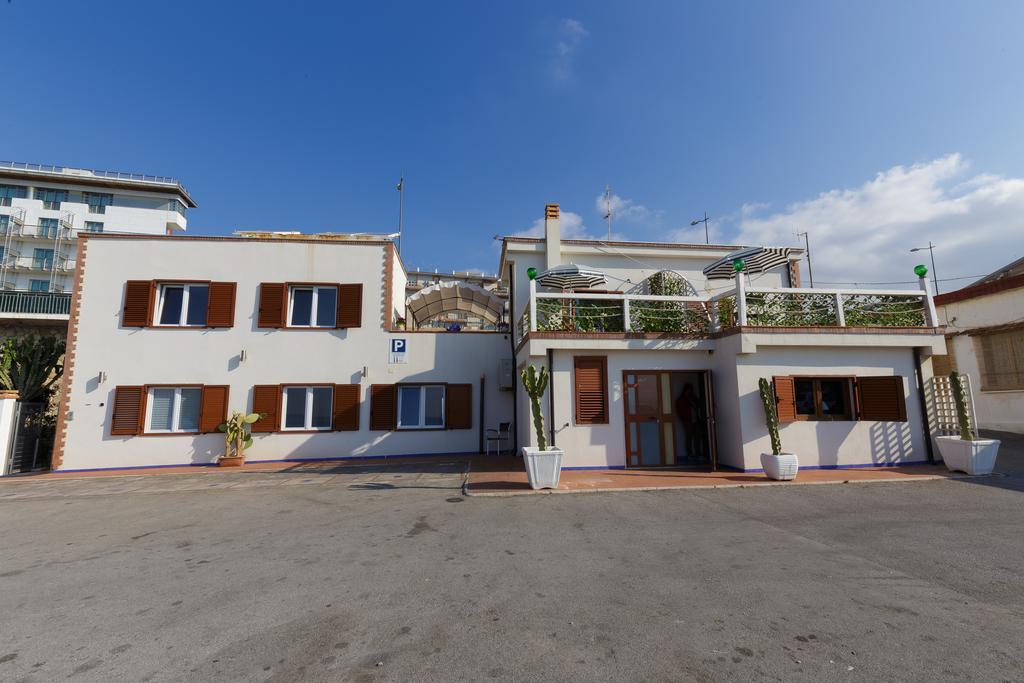 Beach Hotel 14Leoni B&B Salerno Exterior photo