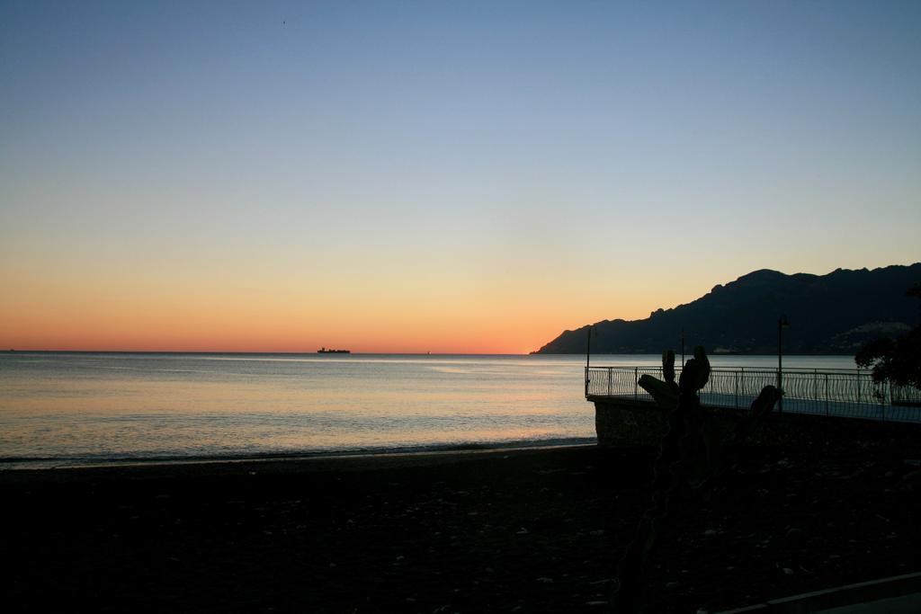 Beach Hotel 14Leoni B&B Salerno Exterior photo