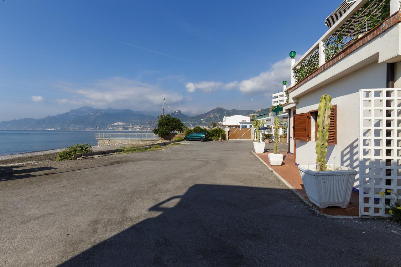 Beach Hotel 14Leoni B&B Salerno Exterior photo
