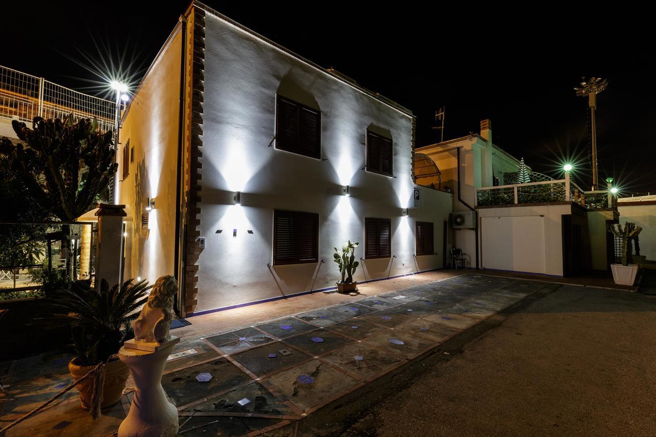 Beach Hotel 14Leoni B&B Salerno Exterior photo
