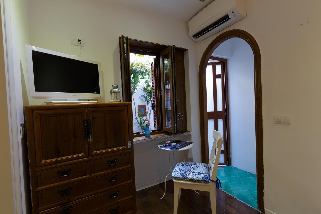 Beach Hotel 14Leoni B&B Salerno Exterior photo