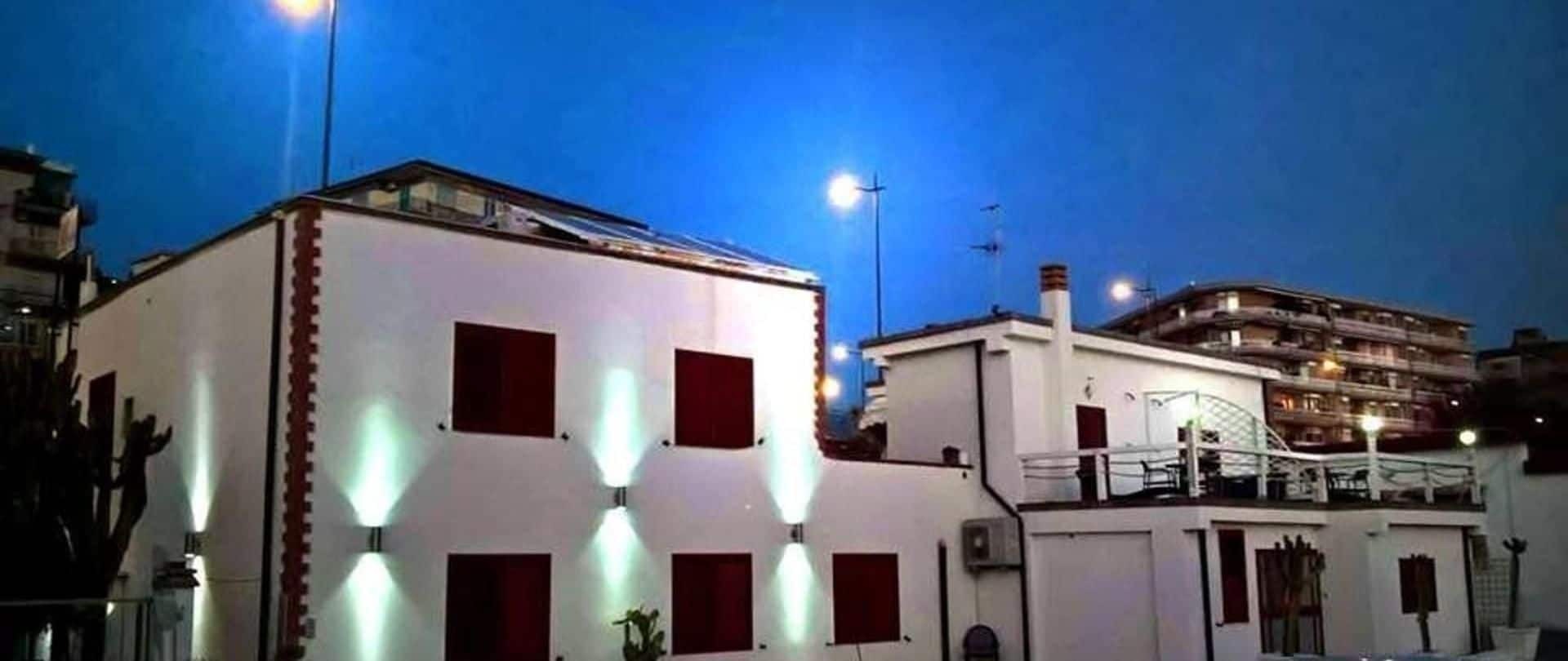 Beach Hotel 14Leoni B&B Salerno Exterior photo